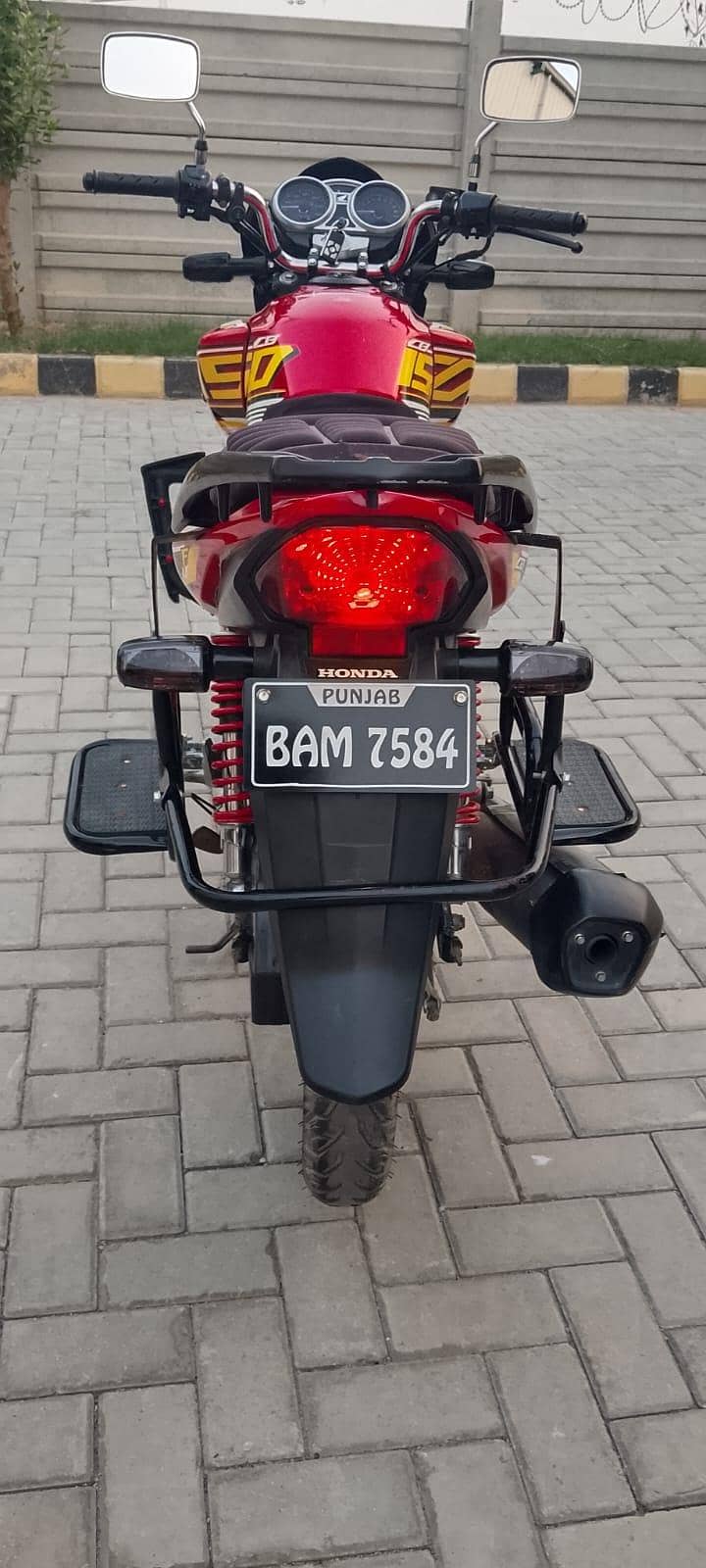 Honda cb150f 1