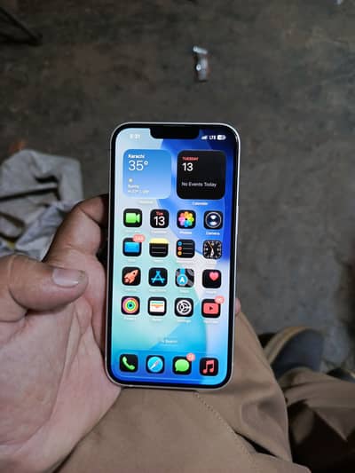 Apple iPhone 13