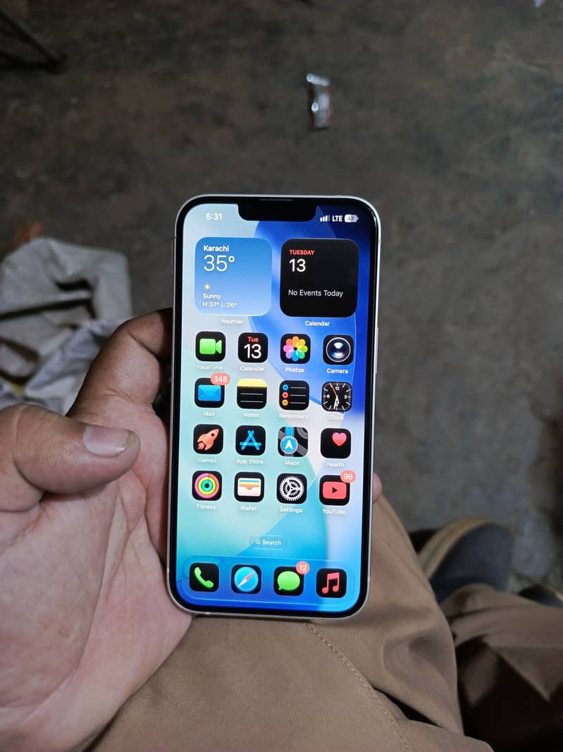 Apple iPhone 13 0