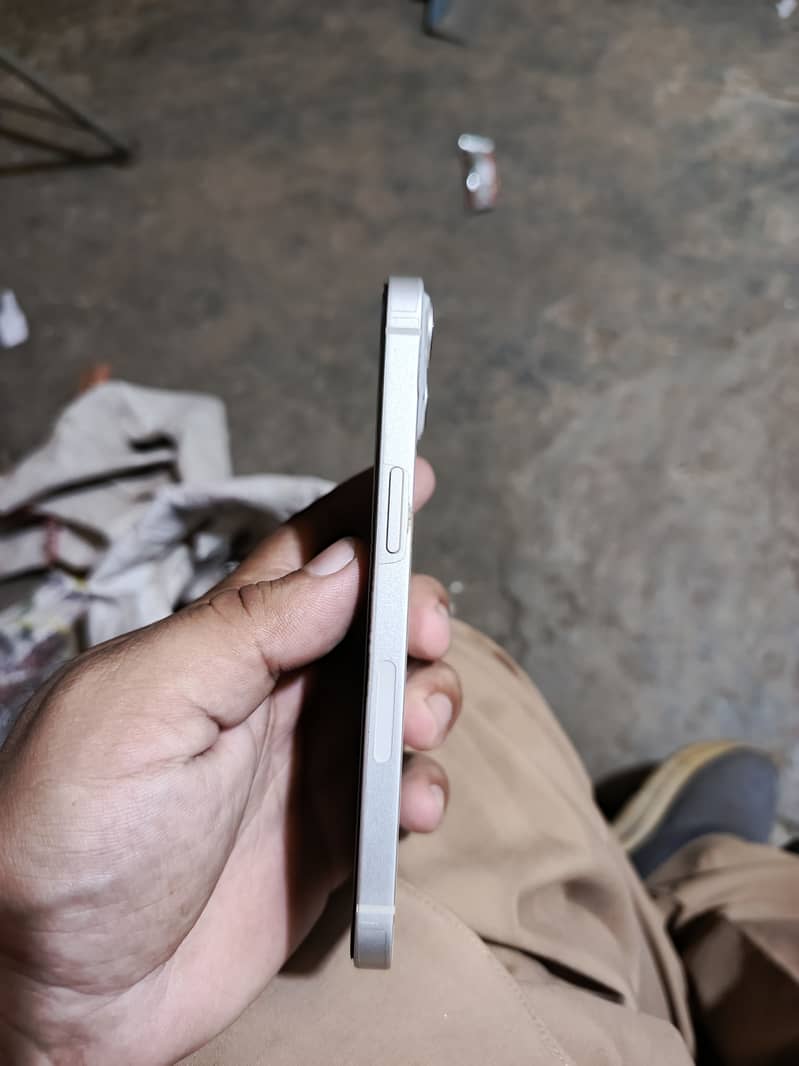 Apple iPhone 13 5