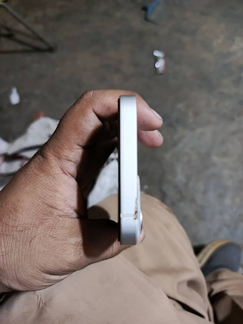 Apple iPhone 13 6