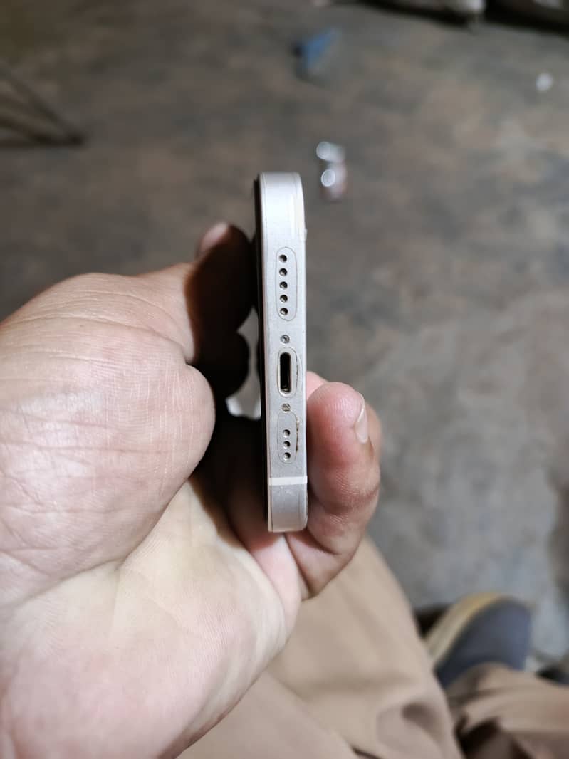 Apple iPhone 13 7