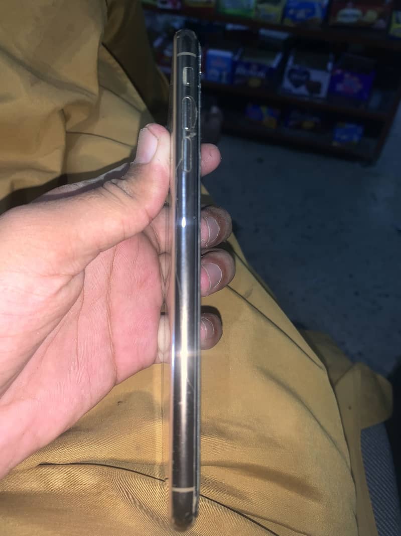 Apple iPhone XS Max 1