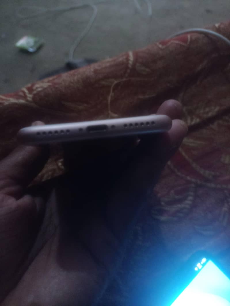 Apple iPhone 7 Plus 2