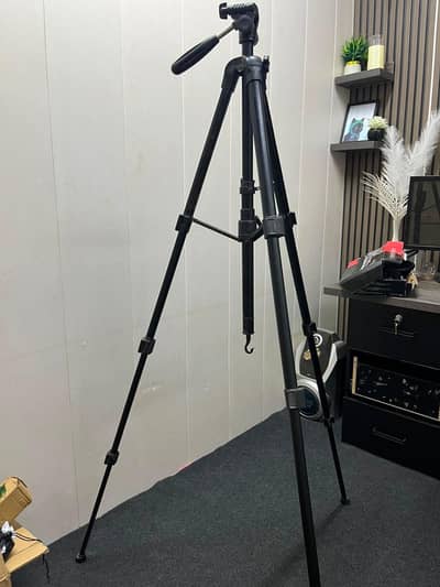 Tripod and podcast mic set