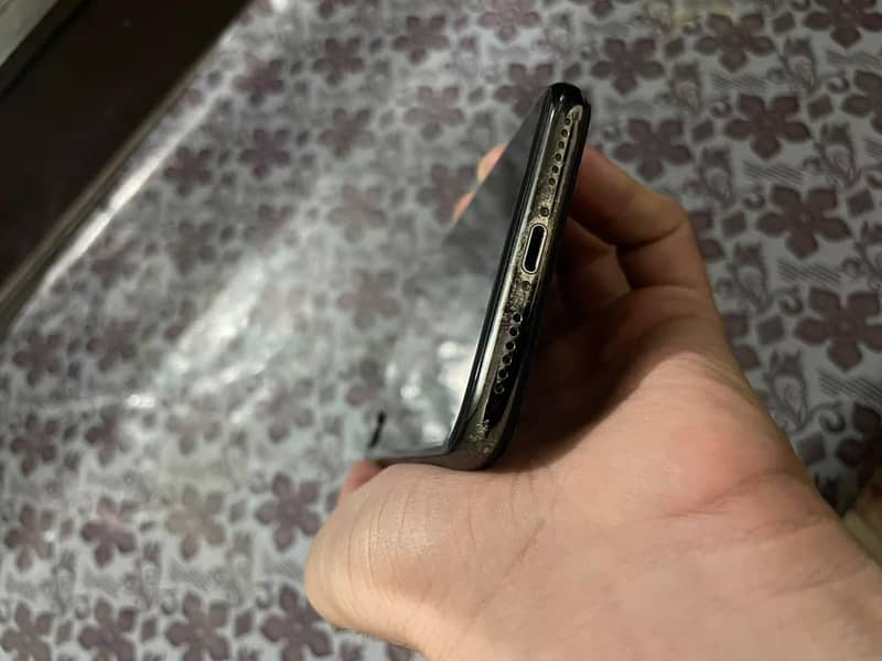 Apple iPhone X 4