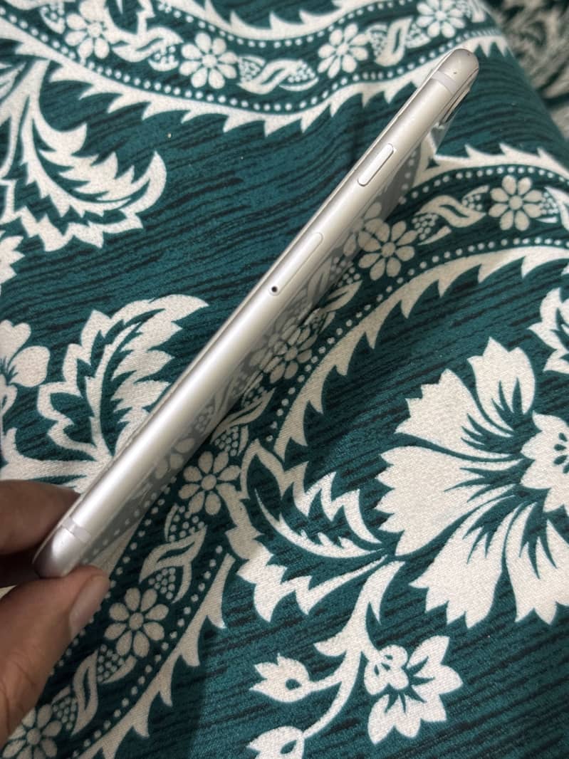 Apple iPhone 8 5