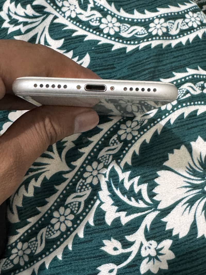 Apple iPhone 8 6