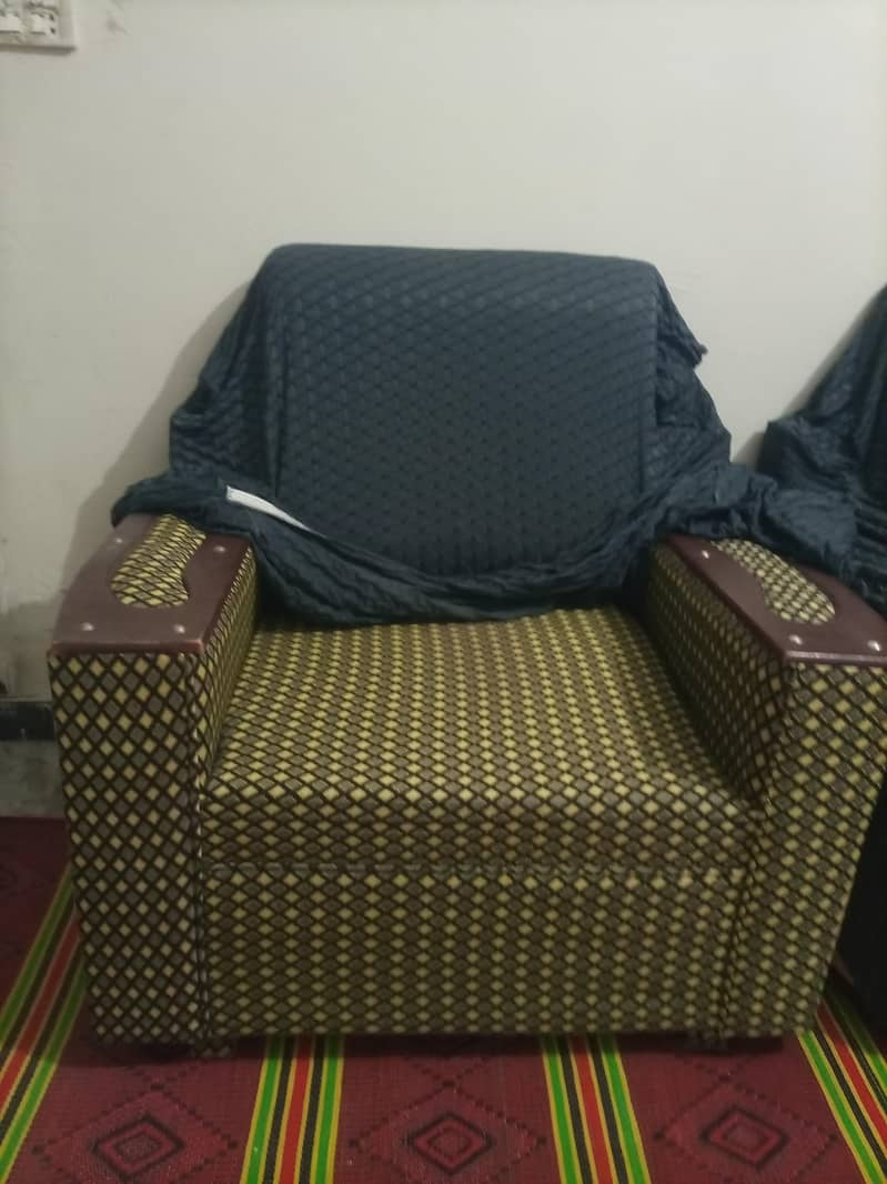 good condition sofa 0