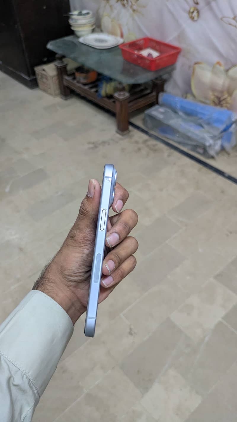 Apple iPhone 15 4