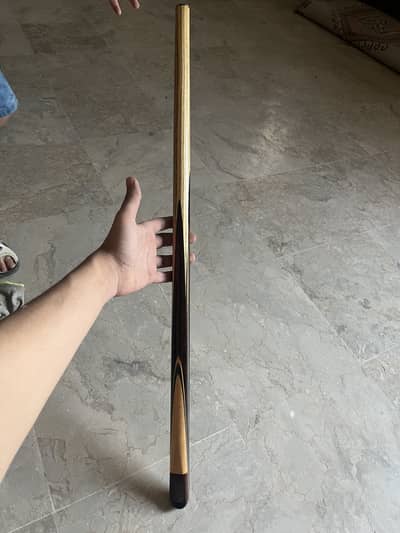 Riley england snooker cue 2 pieces with 4 chalks and 3 extra nips