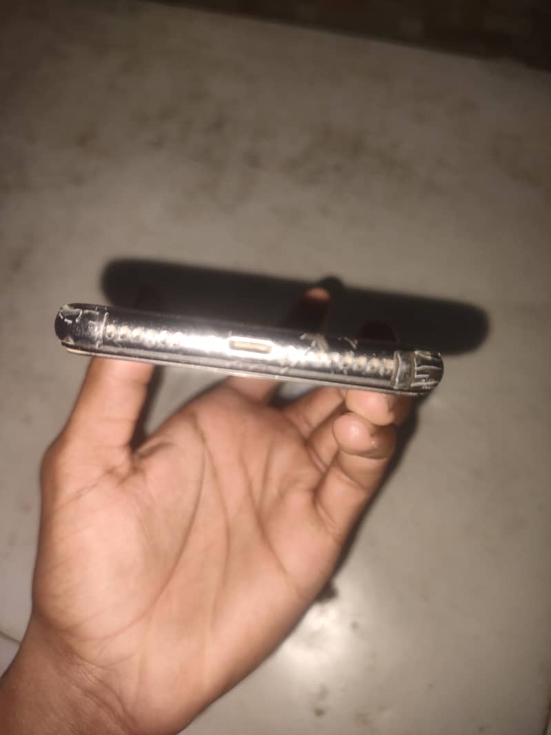 Apple iPhone X 3