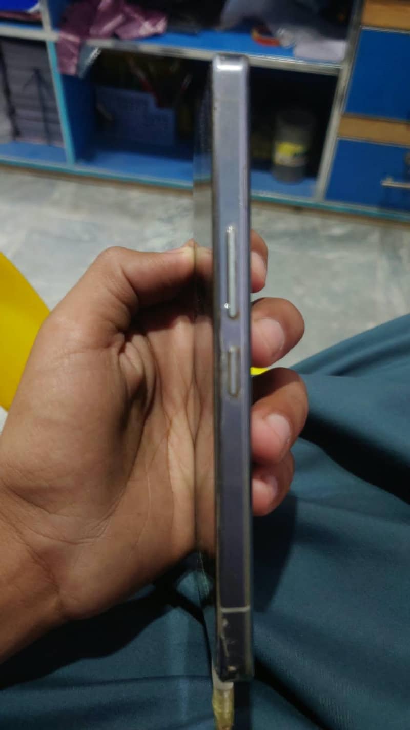 Sharp Aquos Sense7 1