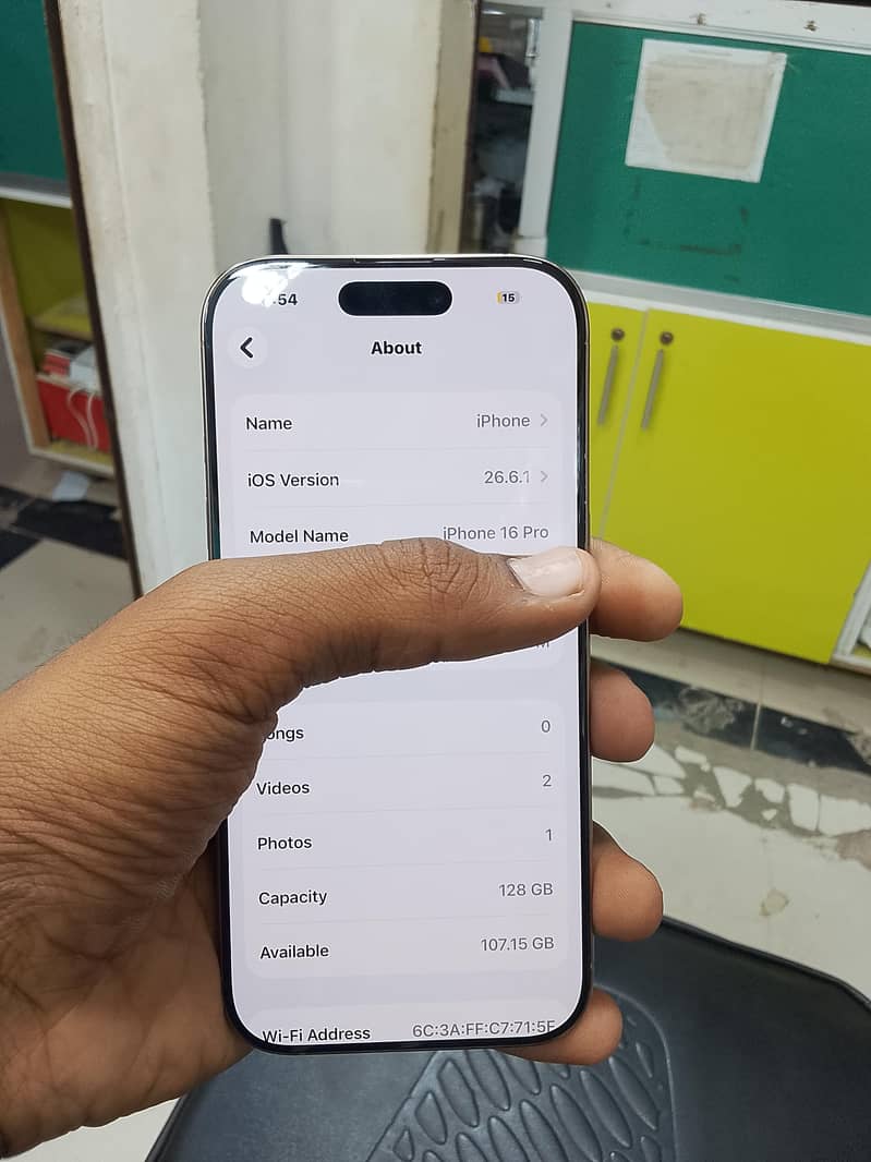 Apple iPhone 16 Pro 0