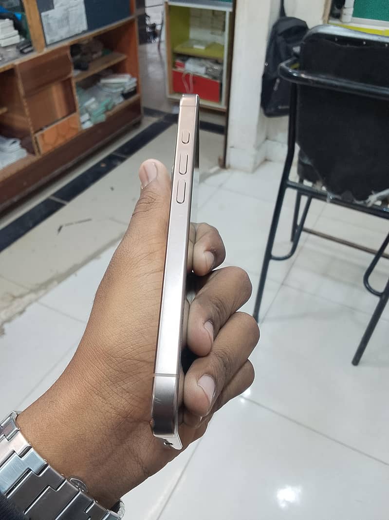 Apple iPhone 16 Pro 5