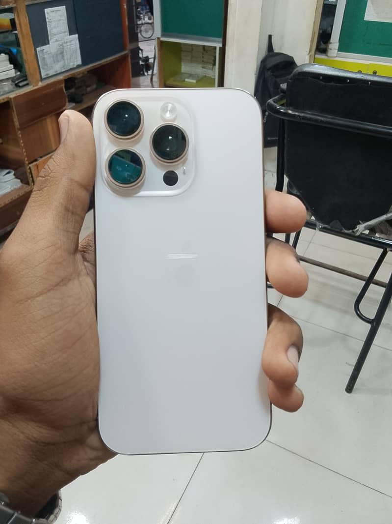 Apple iPhone 16 Pro 6