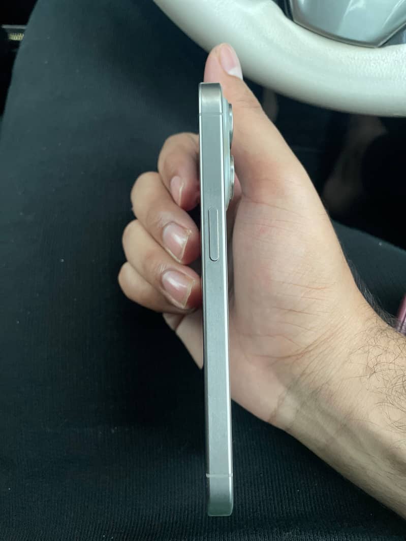 Apple iPhone 15 Pro 3