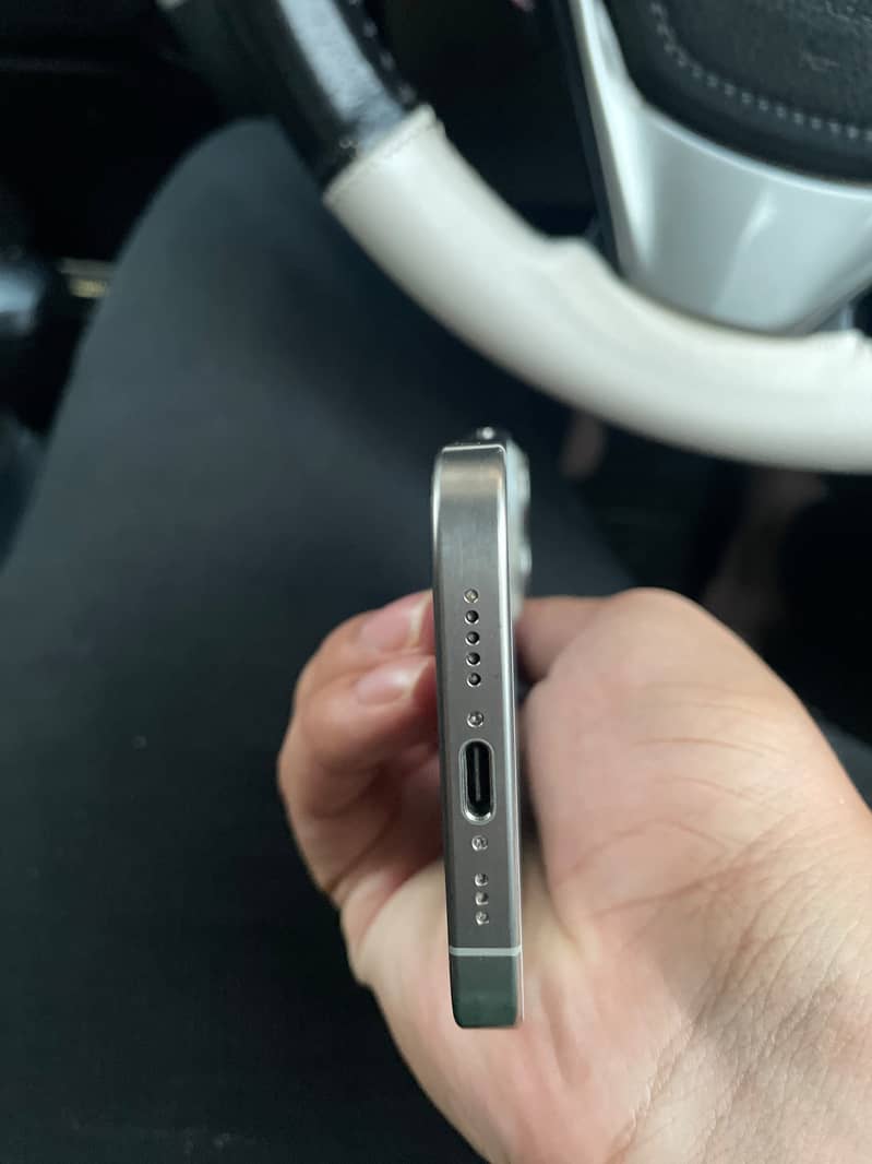 Apple iPhone 15 Pro 4