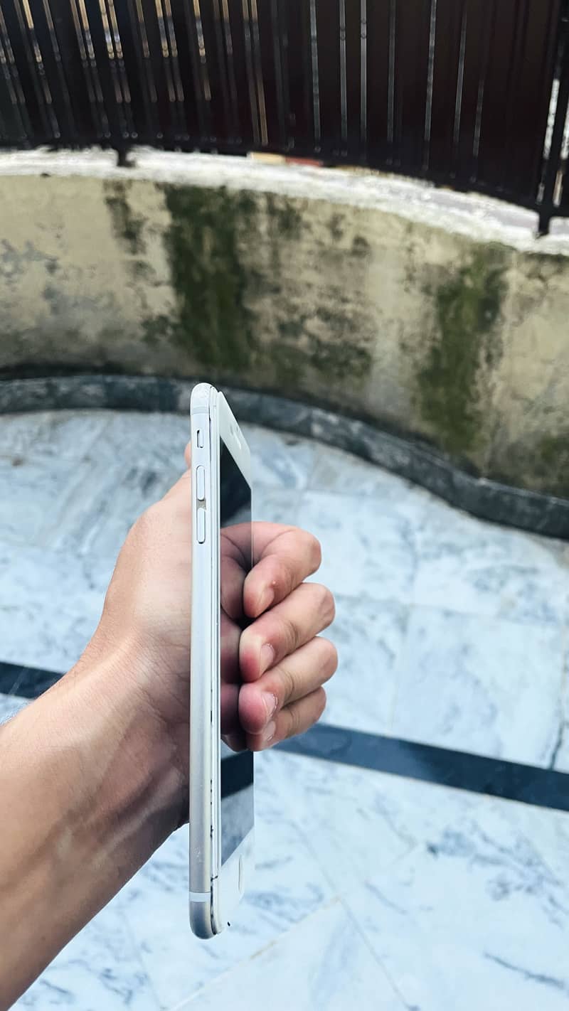 Apple iPhone 6S Plus 4