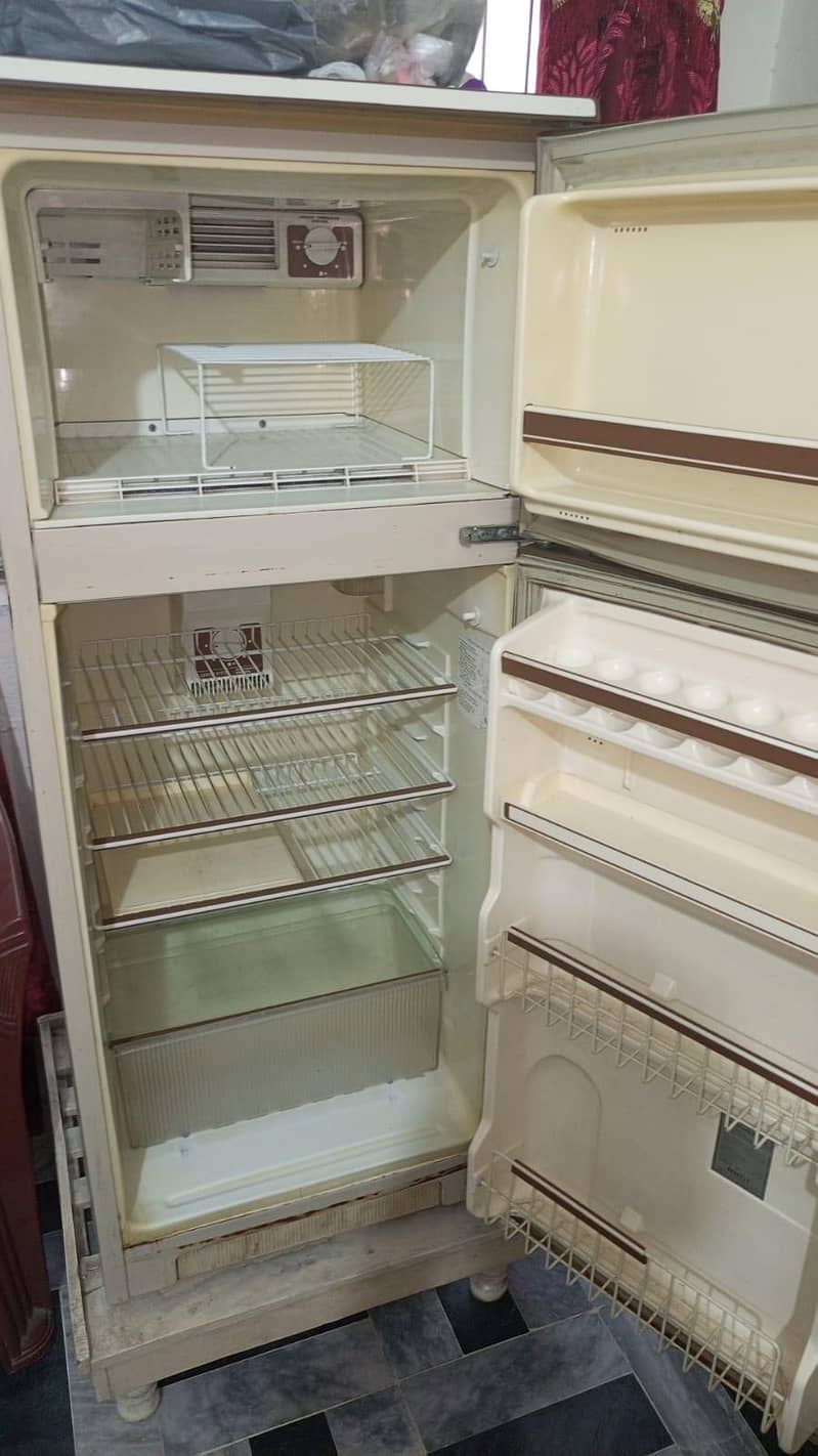 General Fridge 3