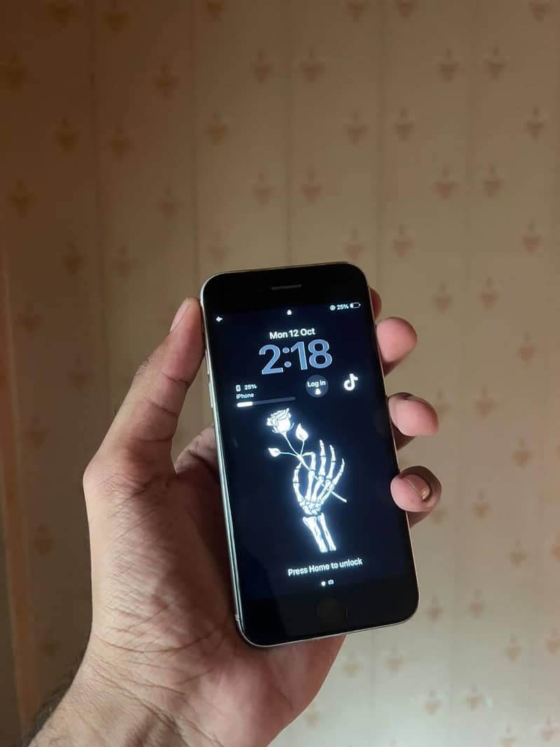 Apple iPhone SE2020 1