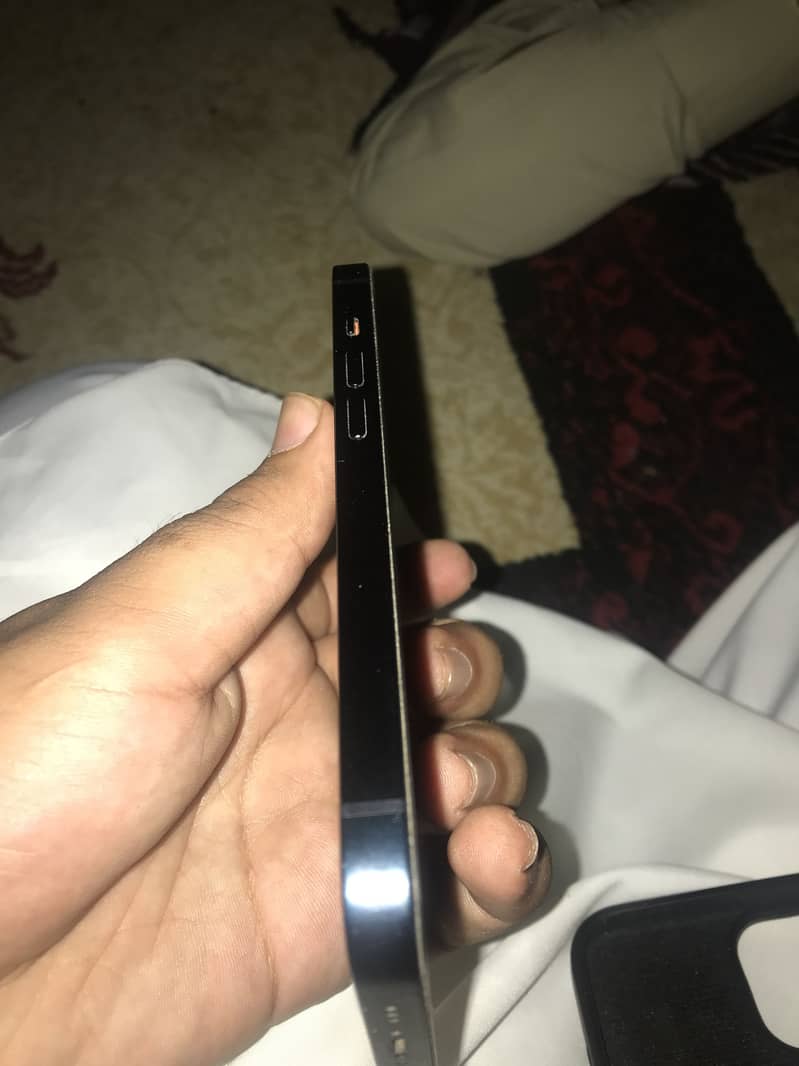 Apple iPhone 14 3