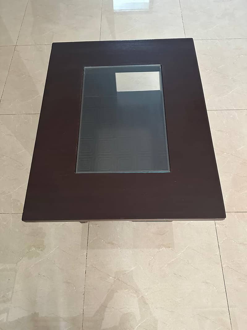 coffee table very good condition 2