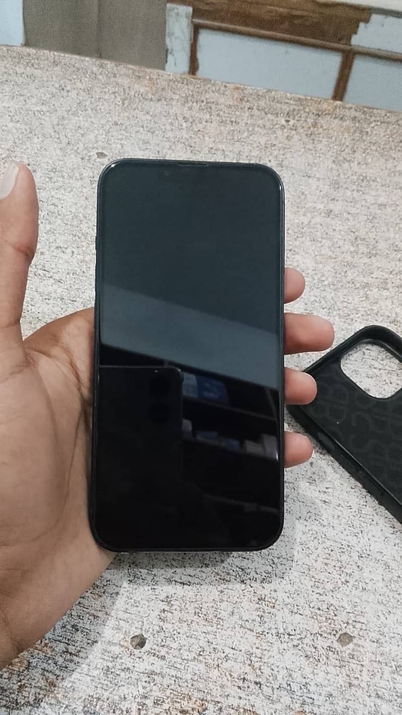 Apple iPhone 13 2
