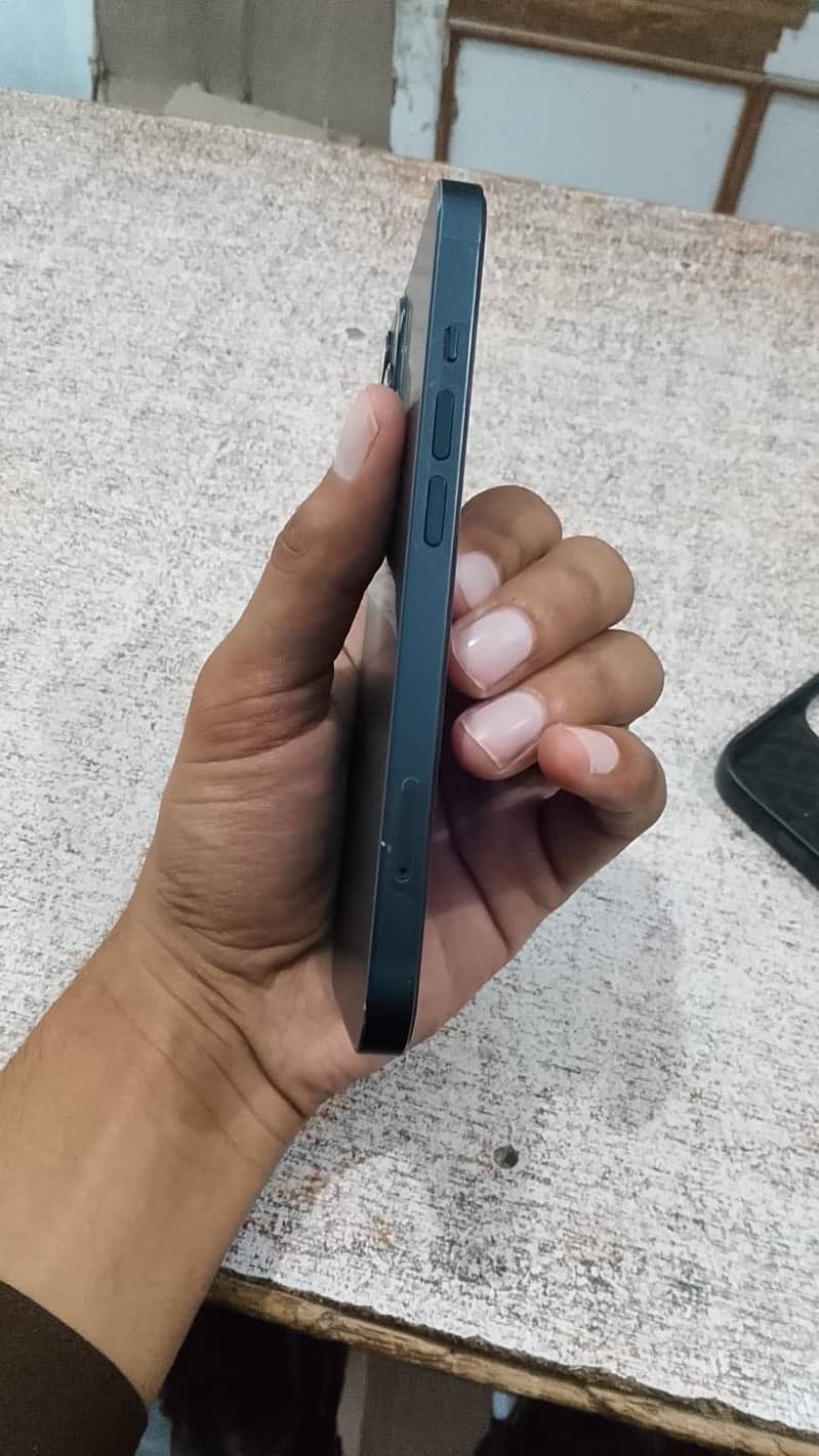 Apple iPhone 13 3