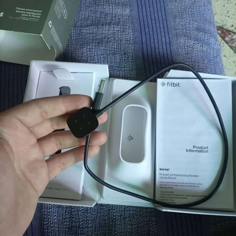 Fitbit versa 4 3