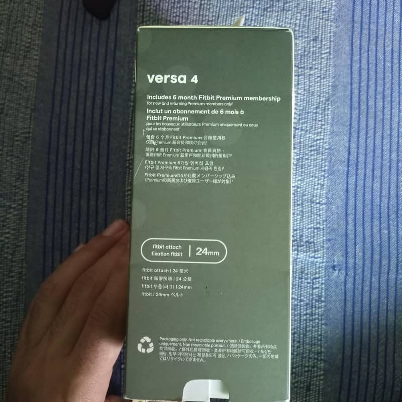 Fitbit versa 4 4