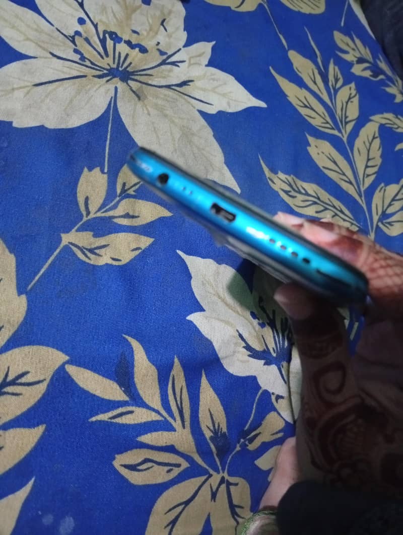 Realme 5i 4