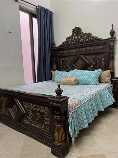 Bed set with mattress, 2 side tables and dressing table