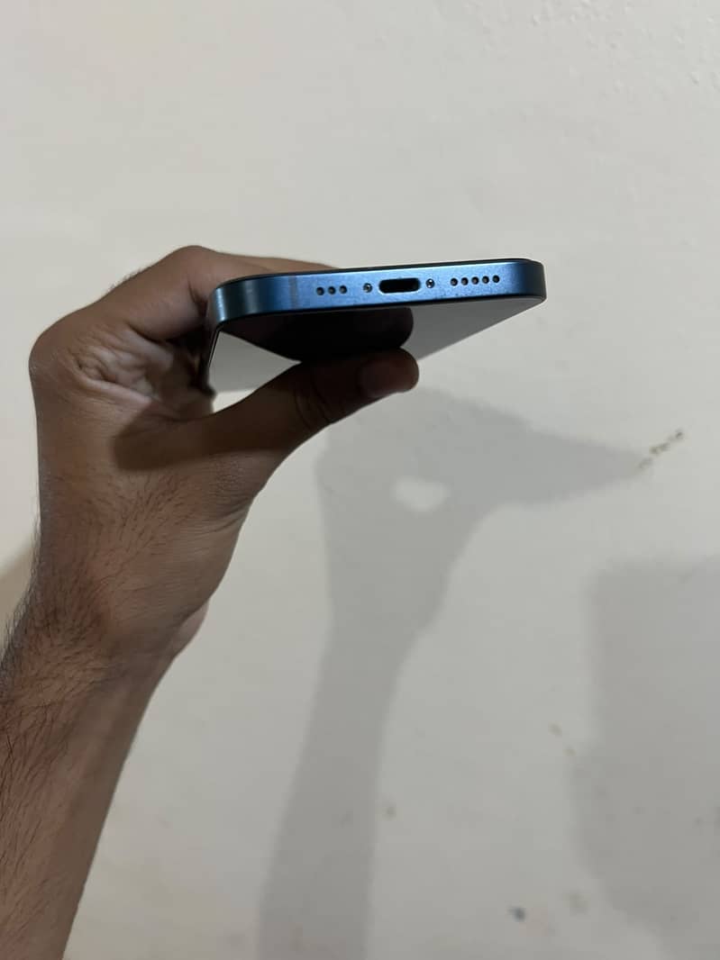 Apple iPhone 13 2