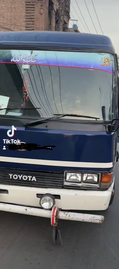 Coaster salon 29 seater