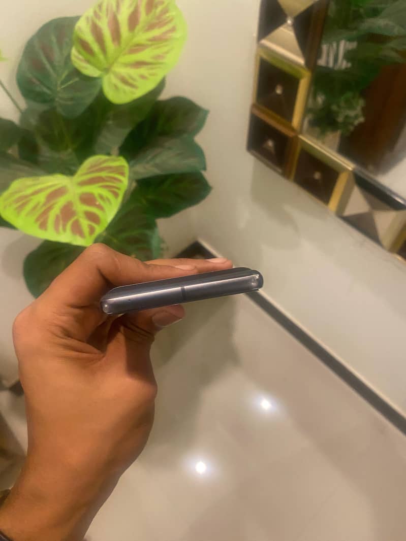Google Pixel 7 4