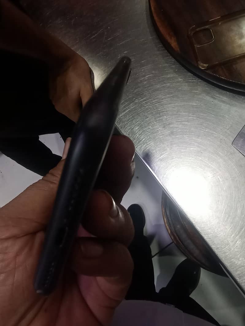 Apple iPhone 11 4