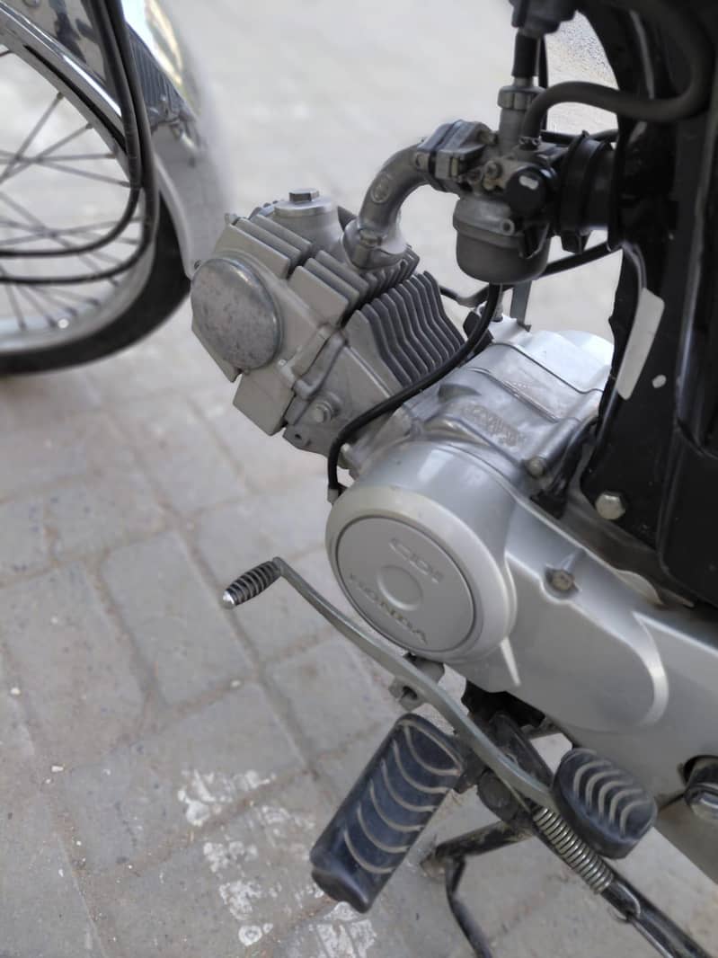 Honda CD 70 6