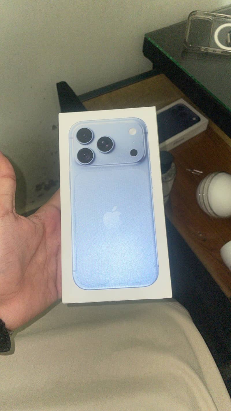 Apple iPhone 18 Pro Box packed 0