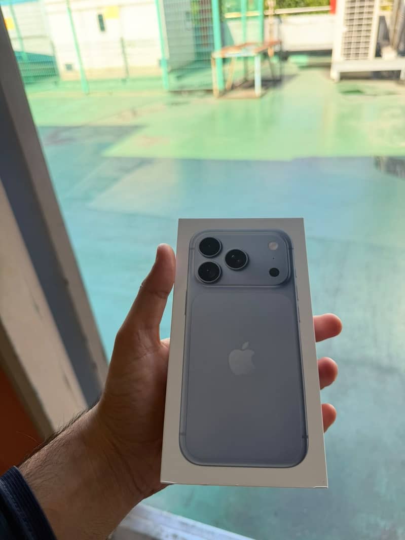 Apple iPhone 18 Pro Box packed 1