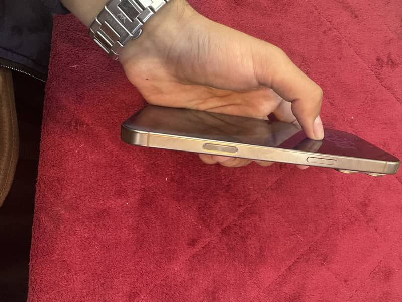 Apple iPhone 16 Pro Max 1