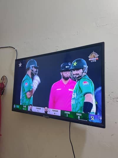 32" EcoStar led tv (read add)