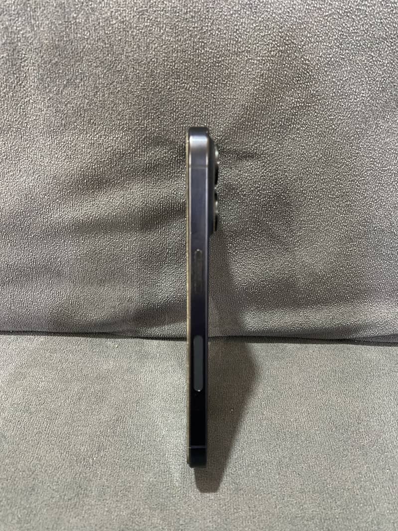 Apple iPhone 15 Pro 3