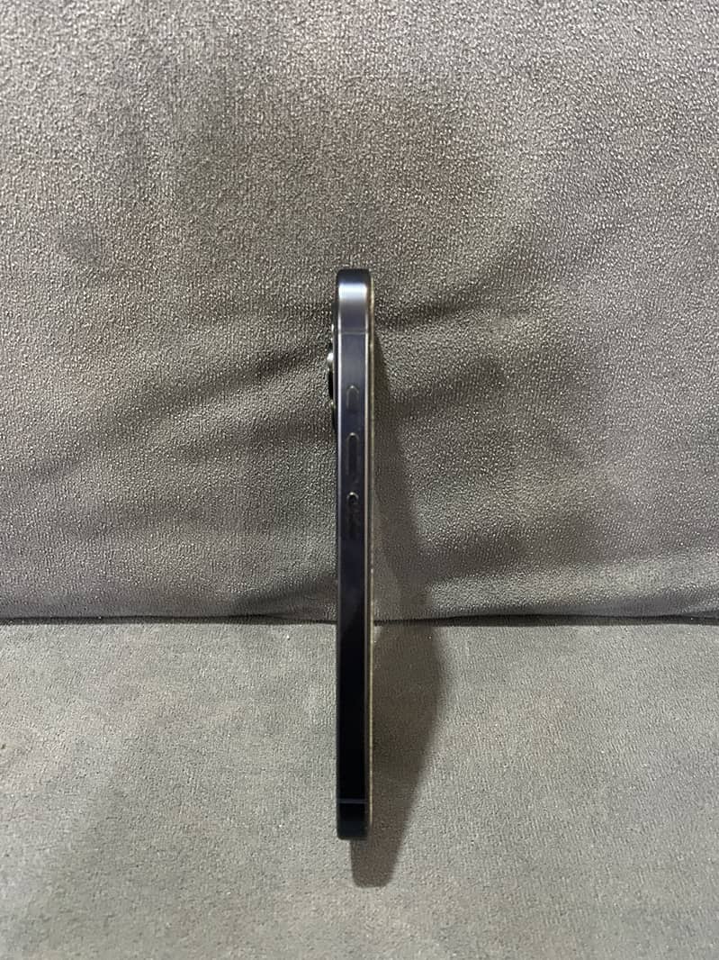 Apple iPhone 15 Pro 4