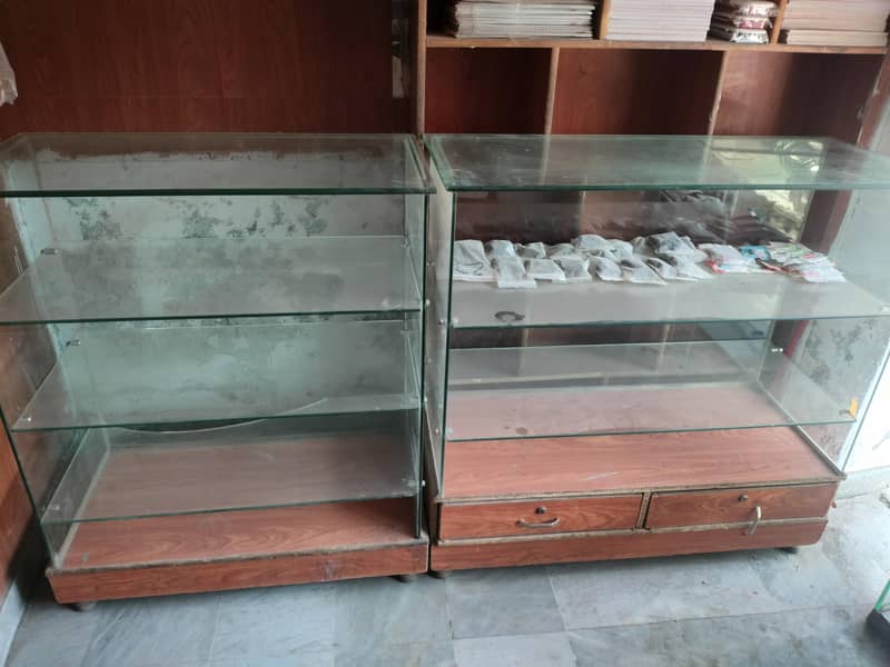 دو (2) عدد شیشے والے کمرشل شوکیس برائے فروخت 0