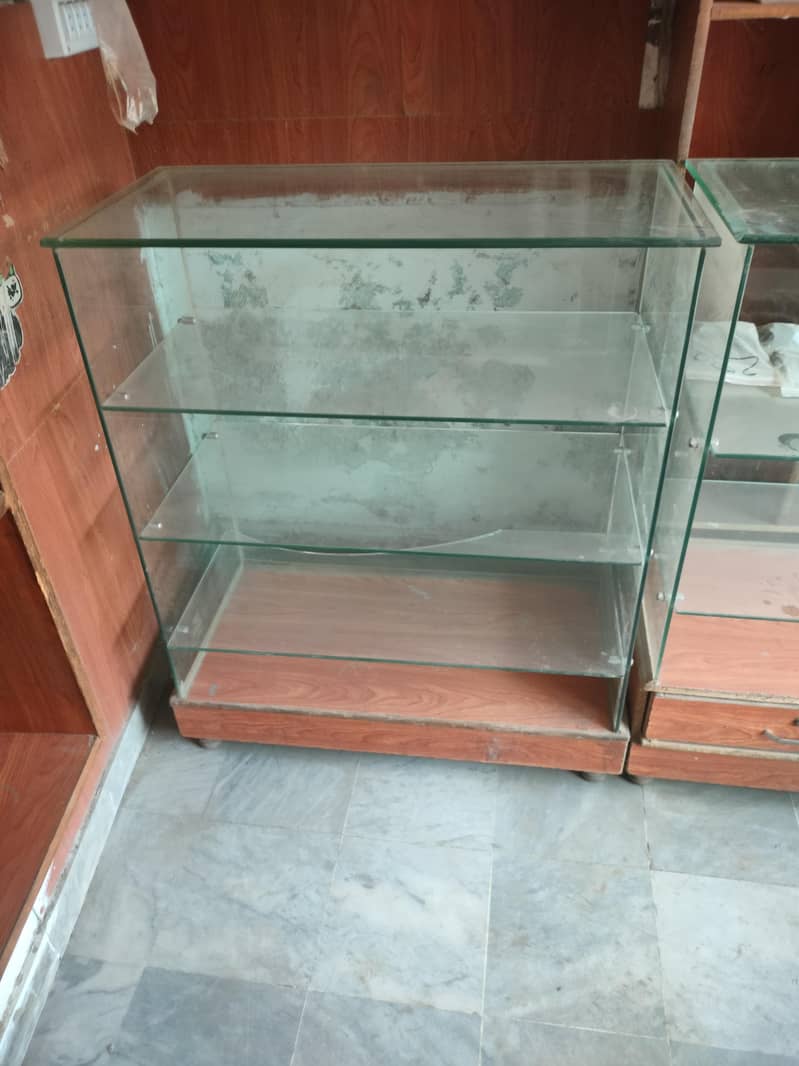 دو (2) عدد شیشے والے کمرشل شوکیس برائے فروخت 2