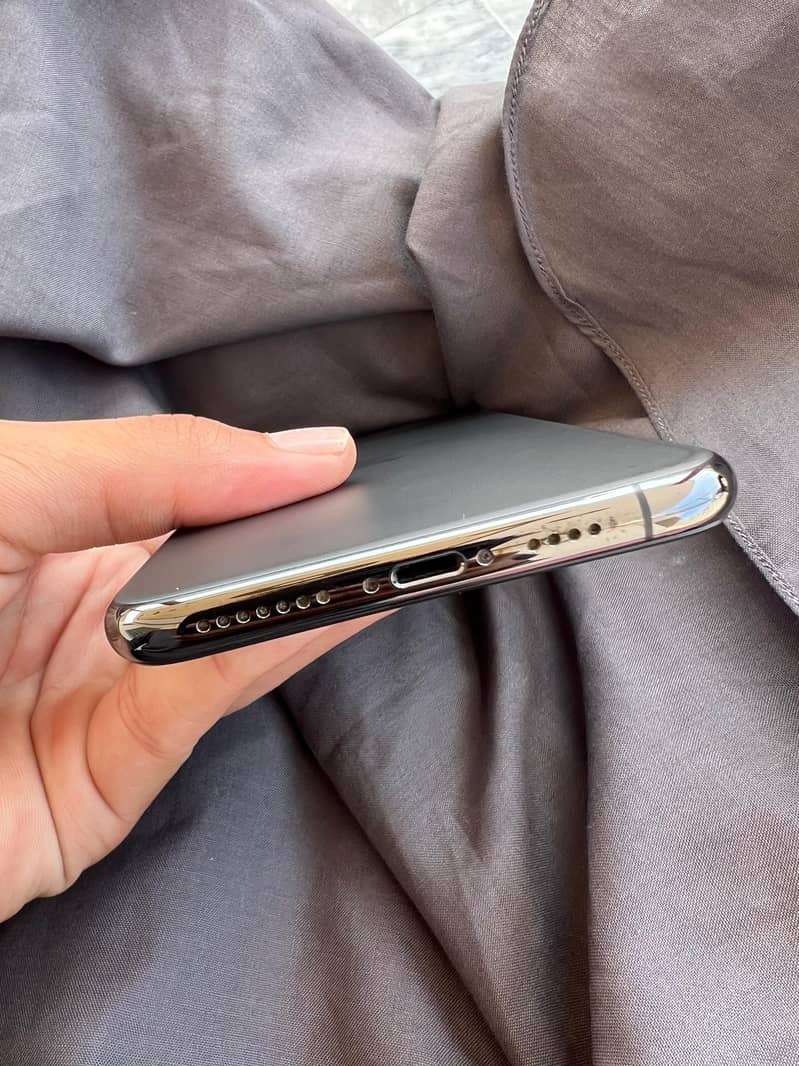 Apple iPhone 11 Pro Max 1