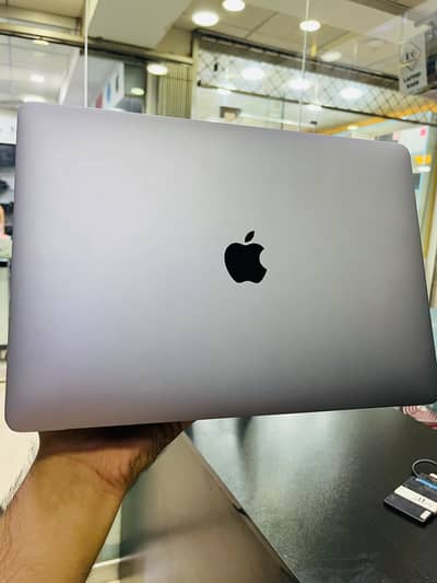 Apple MacBook Air M1 2020 | 8GB RAM | 256GB SSD | 10/10 Condition
