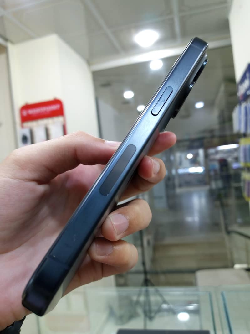 Apple iPhone 15 Pro 4