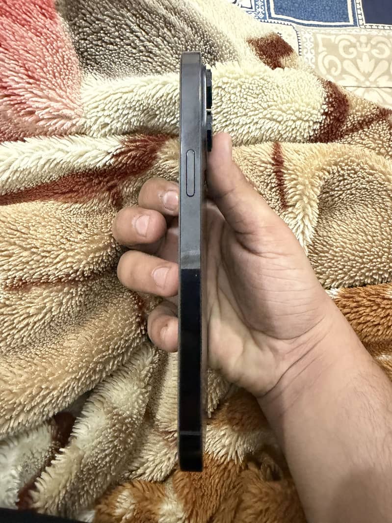 Apple iPhone 14 Pro Max 4